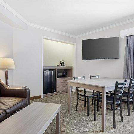 Best Western Plus Windjammer Inn & Conference Center Берлингтон Экстерьер фото