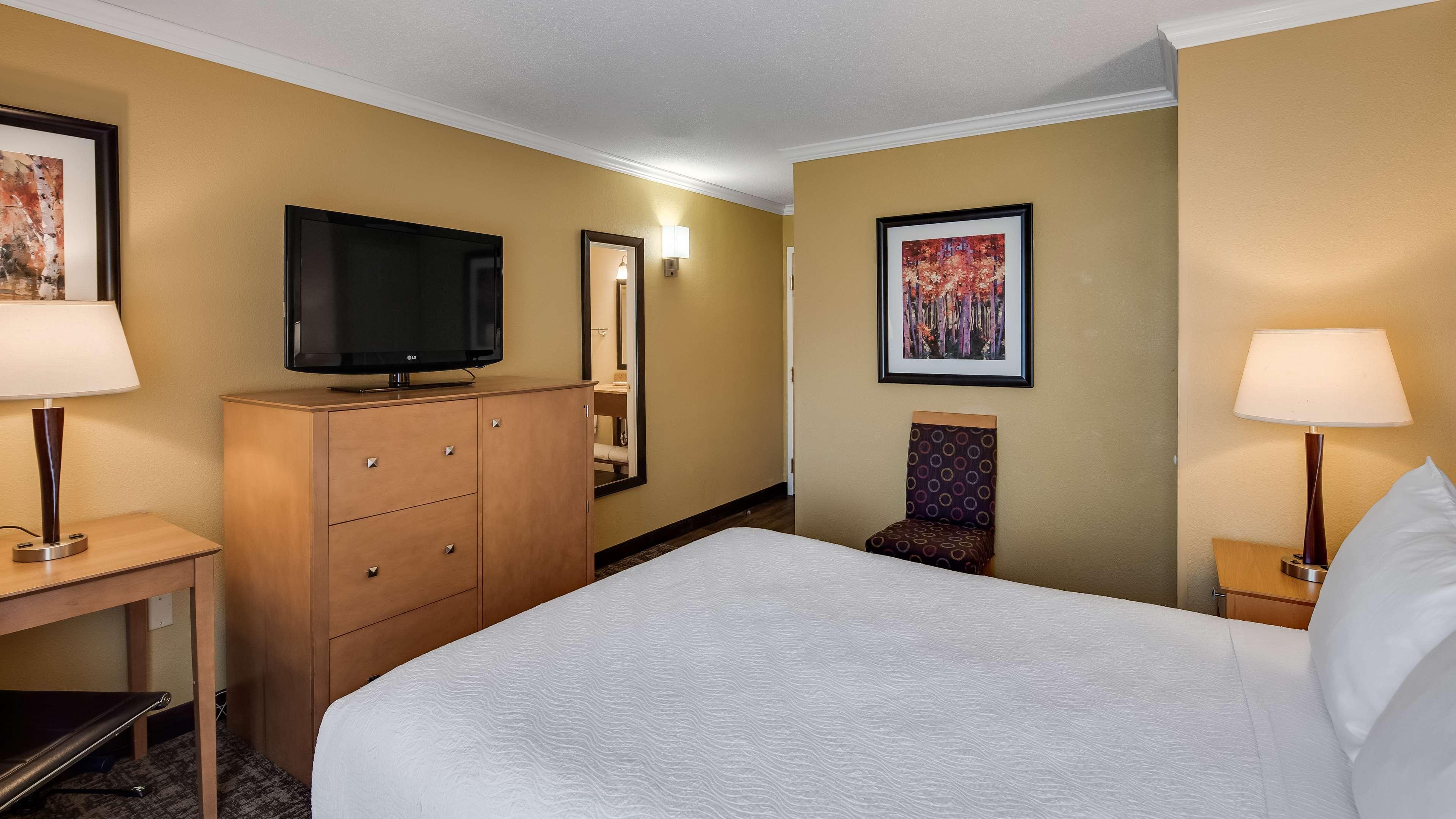 Best Western Plus Windjammer Inn & Conference Center Берлингтон Экстерьер фото