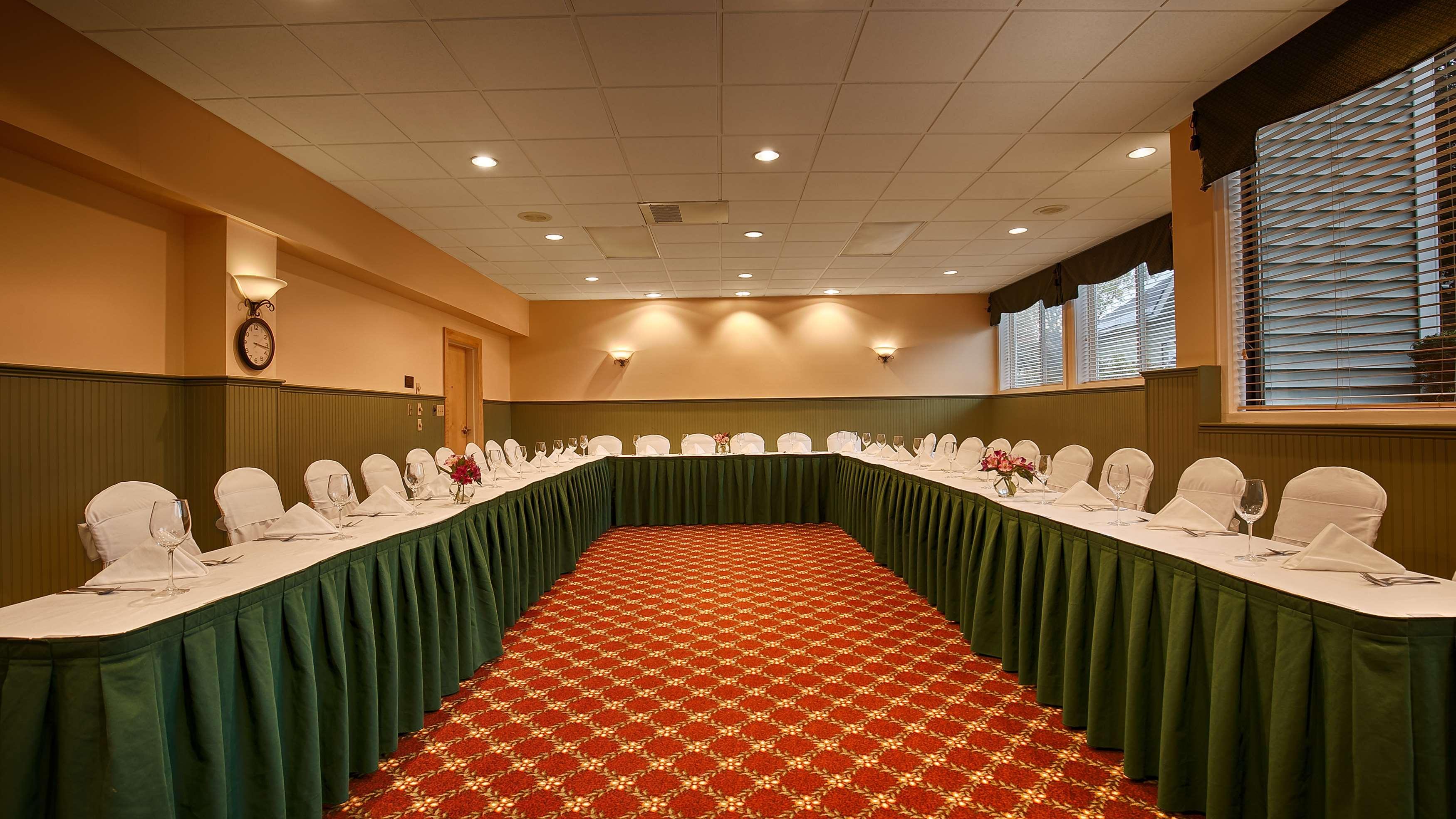Best Western Plus Windjammer Inn & Conference Center Берлингтон Экстерьер фото