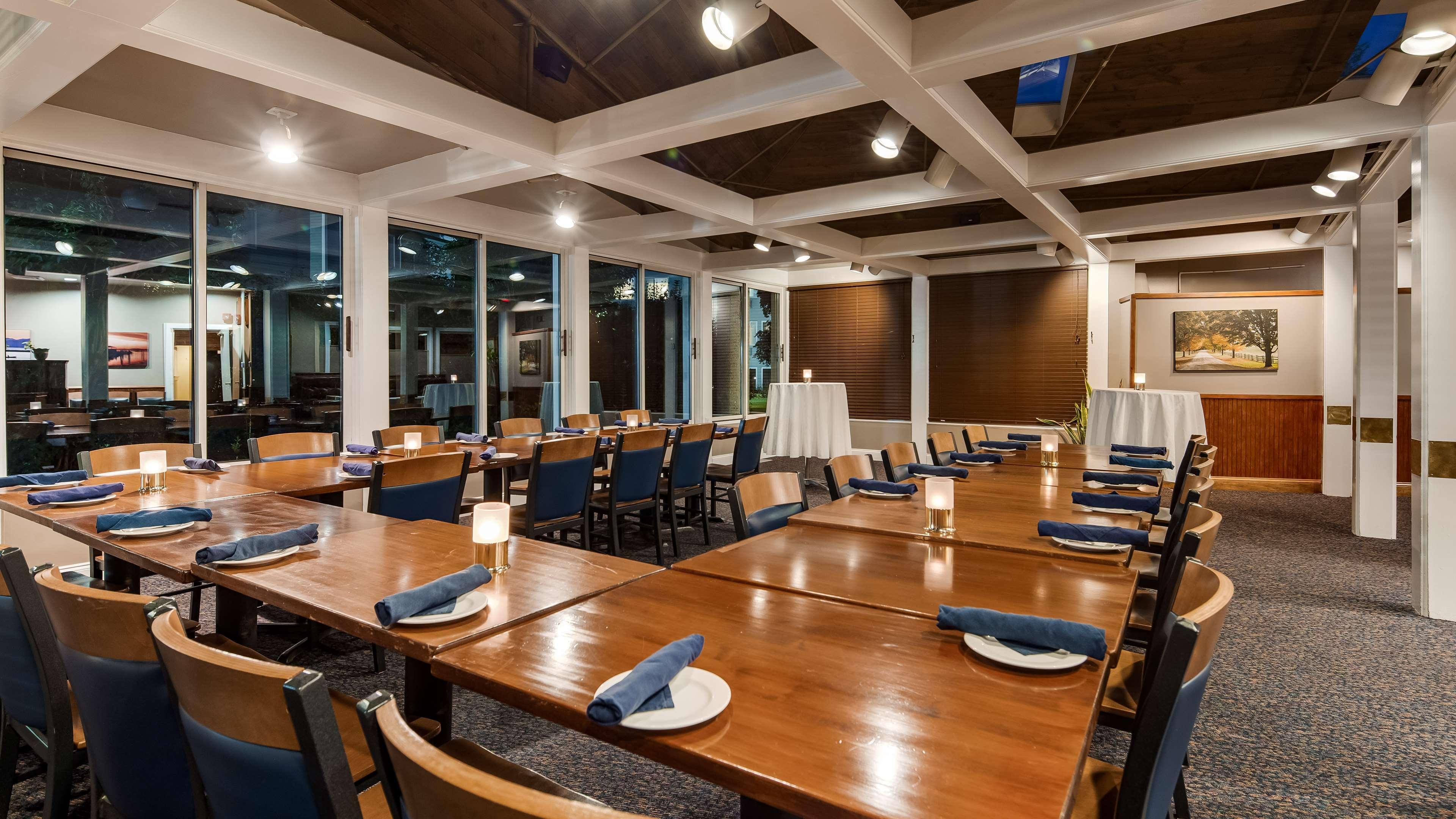 Best Western Plus Windjammer Inn & Conference Center Берлингтон Экстерьер фото