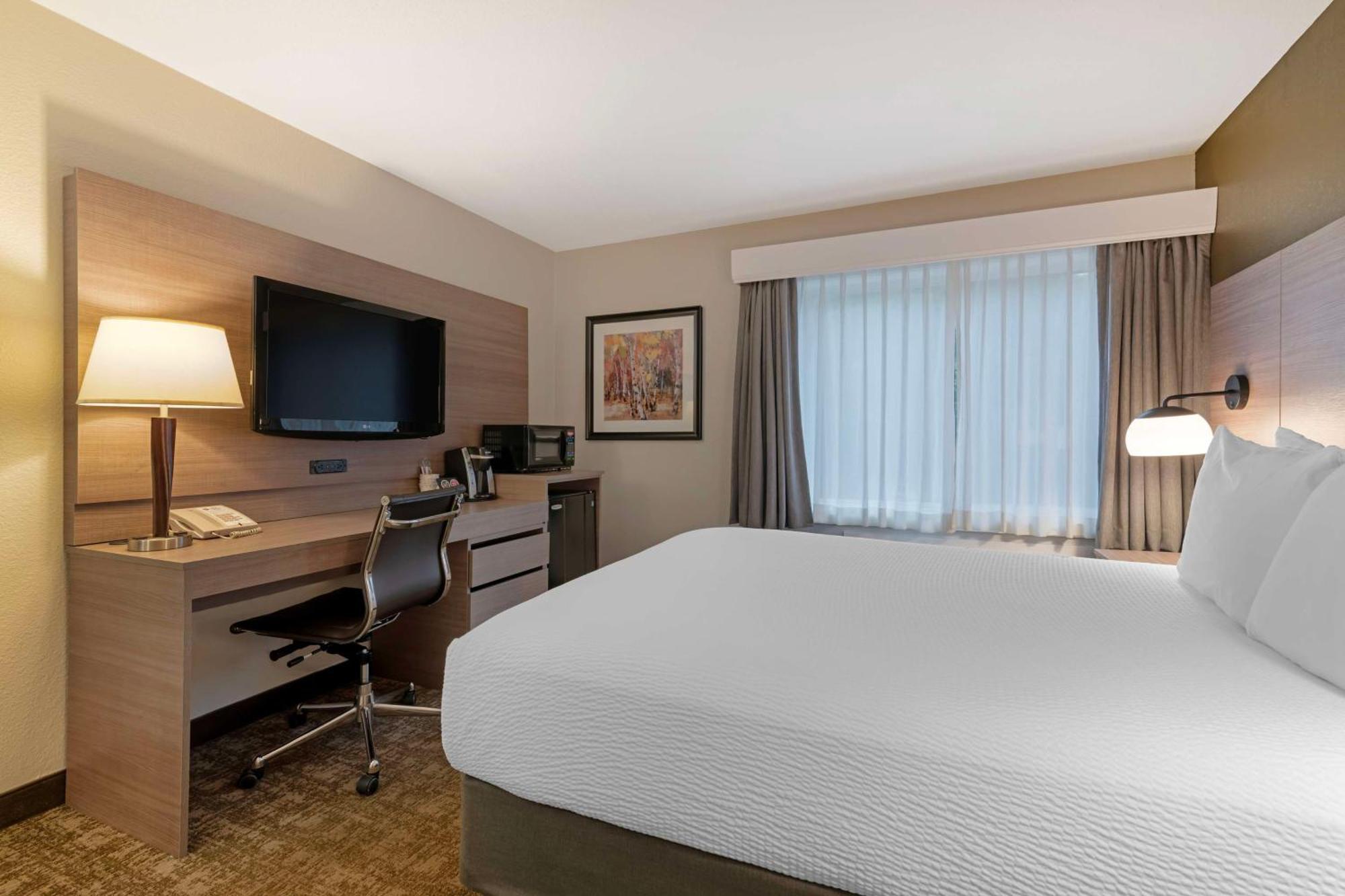 Best Western Plus Windjammer Inn & Conference Center Берлингтон Экстерьер фото