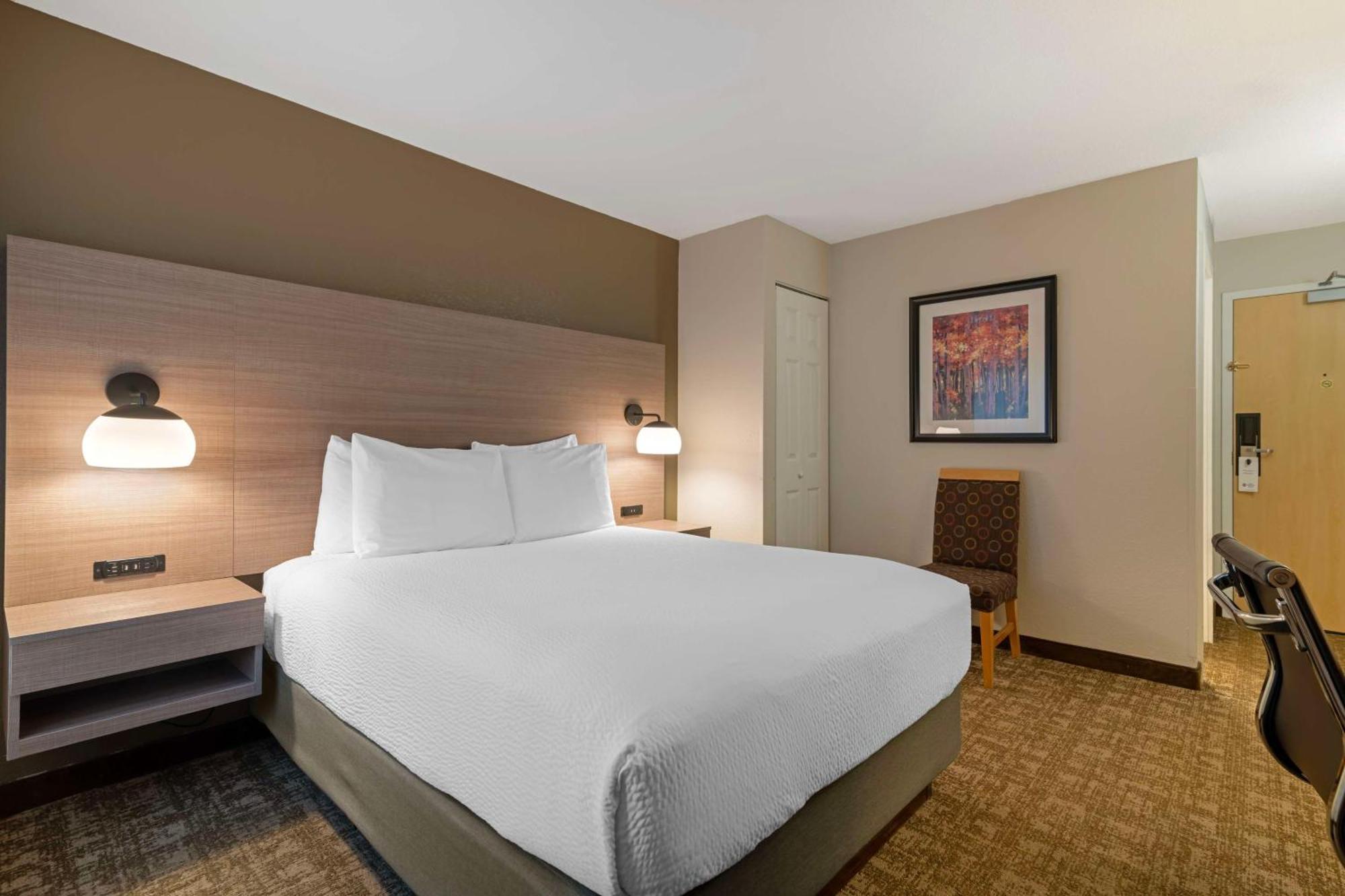 Best Western Plus Windjammer Inn & Conference Center Берлингтон Экстерьер фото