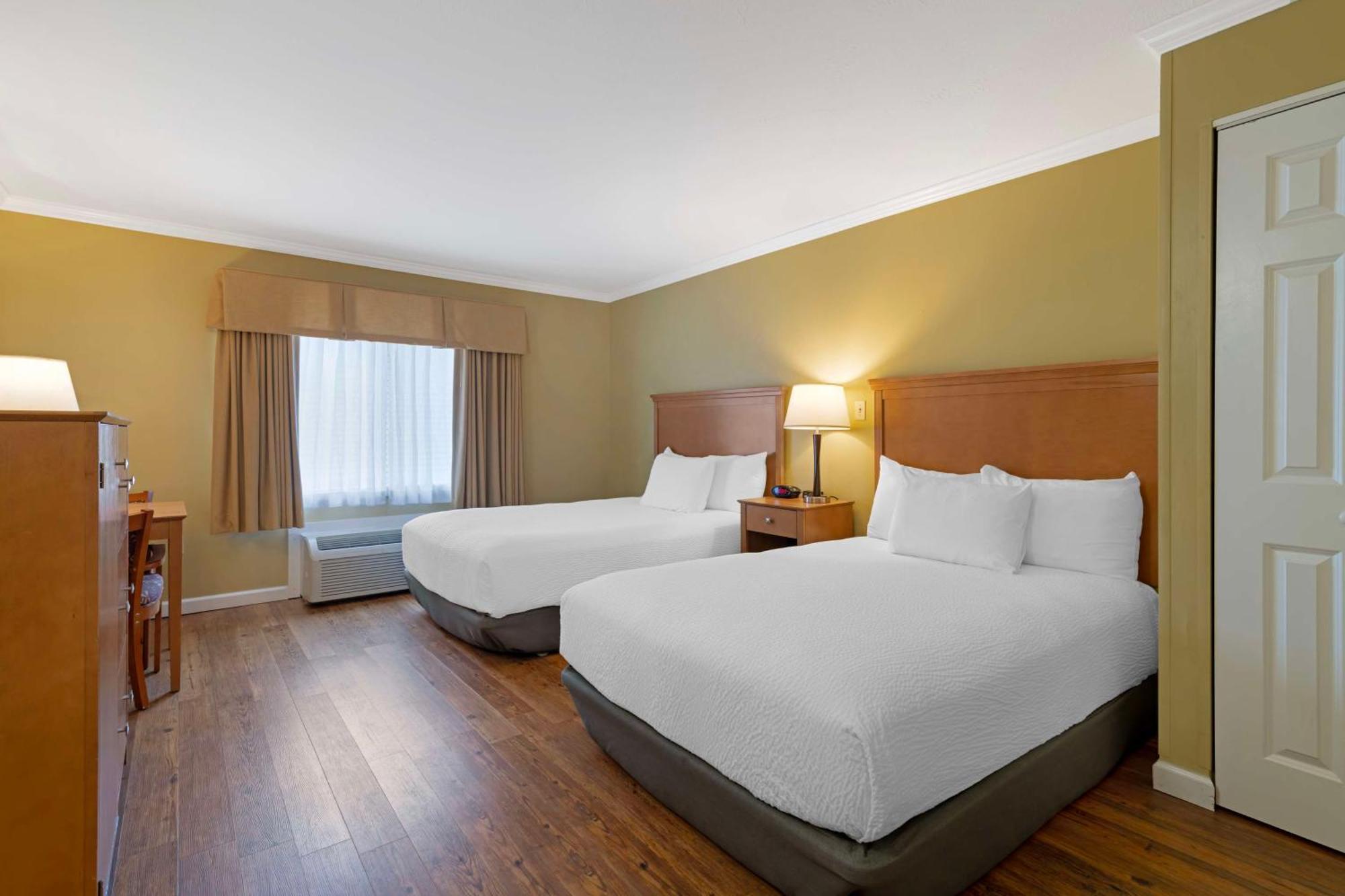 Best Western Plus Windjammer Inn & Conference Center Берлингтон Экстерьер фото