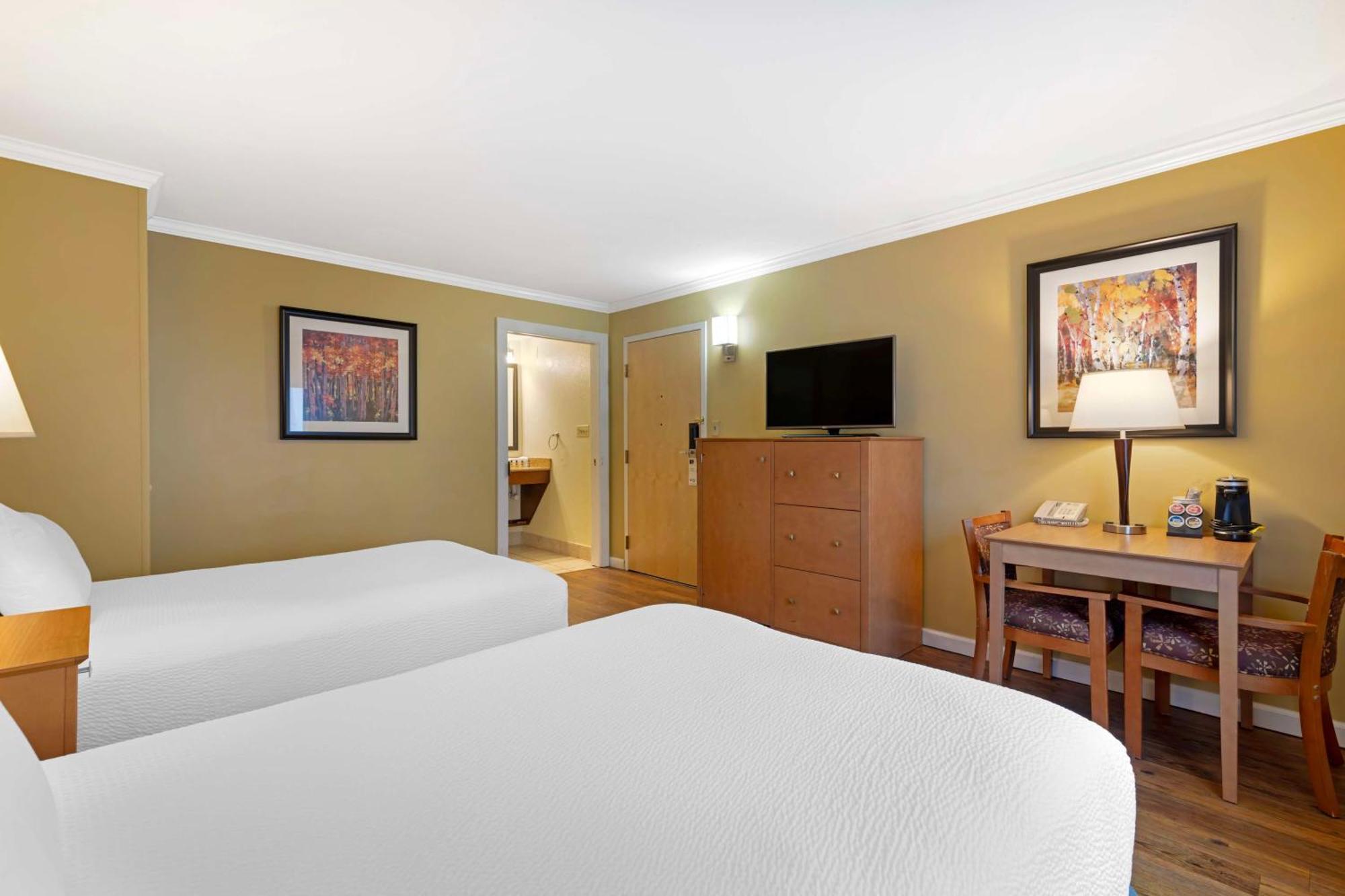 Best Western Plus Windjammer Inn & Conference Center Берлингтон Экстерьер фото