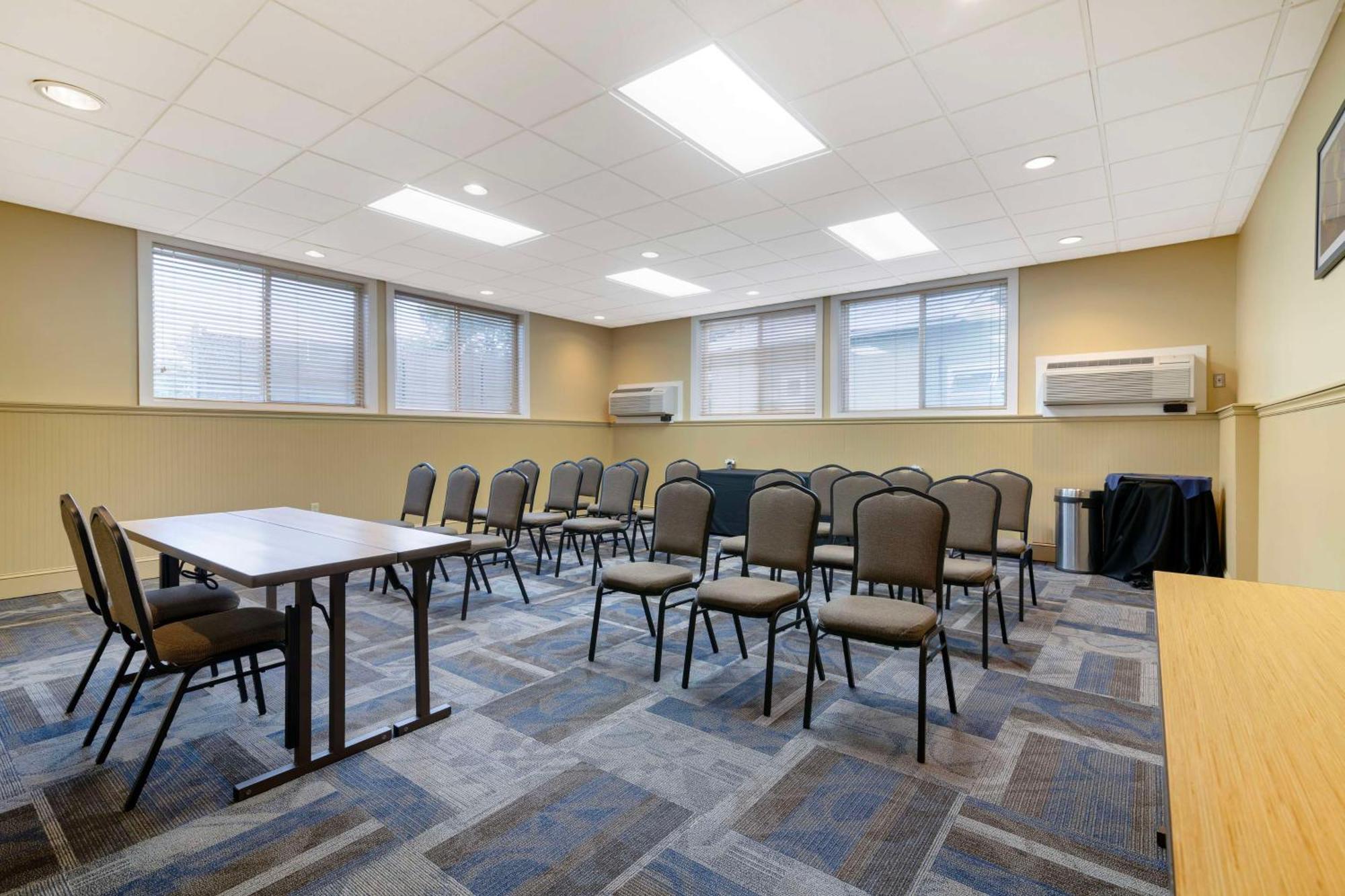 Best Western Plus Windjammer Inn & Conference Center Берлингтон Экстерьер фото