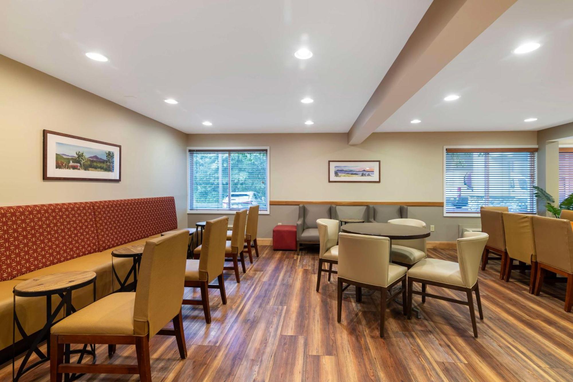 Best Western Plus Windjammer Inn & Conference Center Берлингтон Экстерьер фото