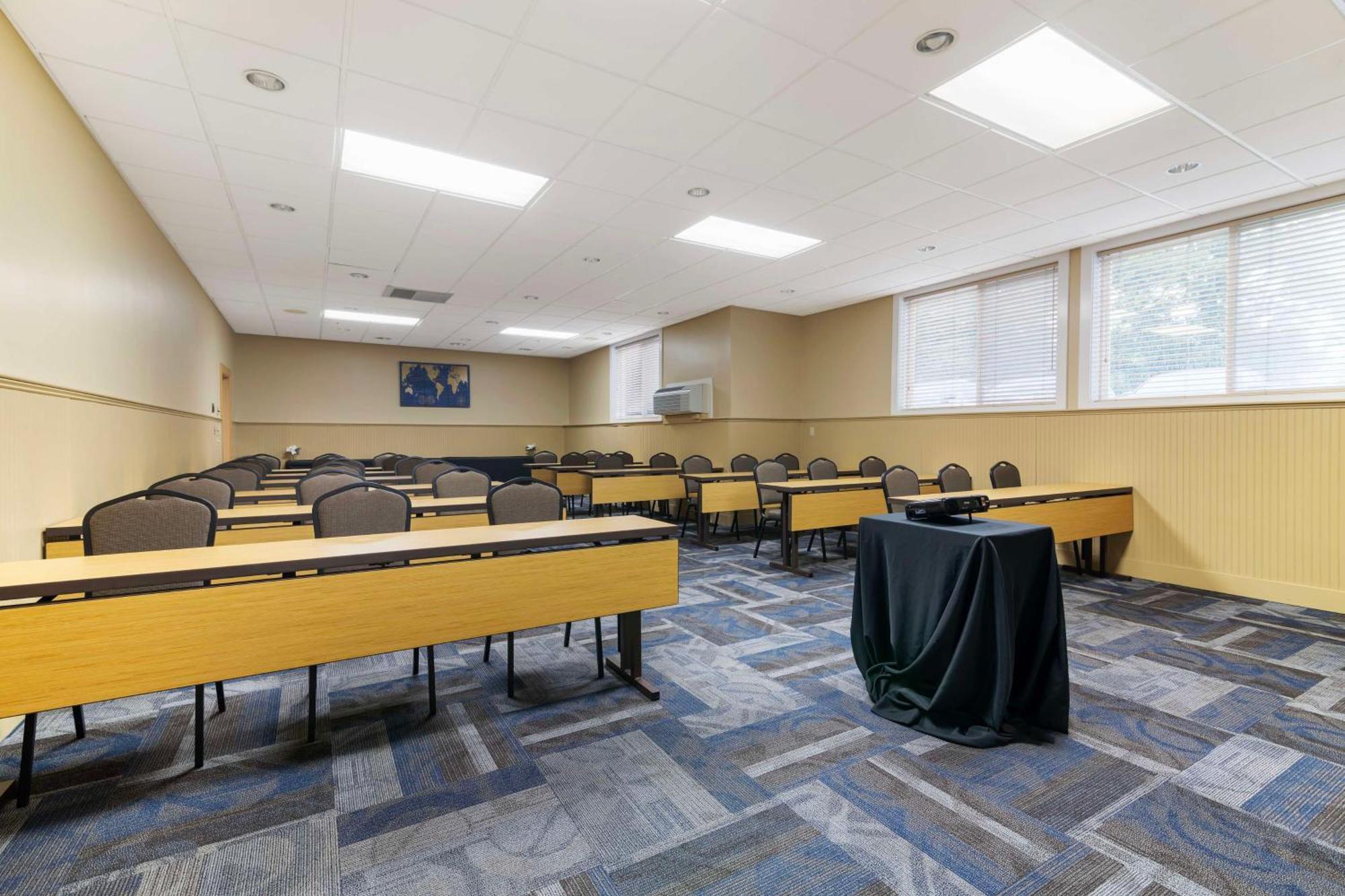 Best Western Plus Windjammer Inn & Conference Center Берлингтон Экстерьер фото