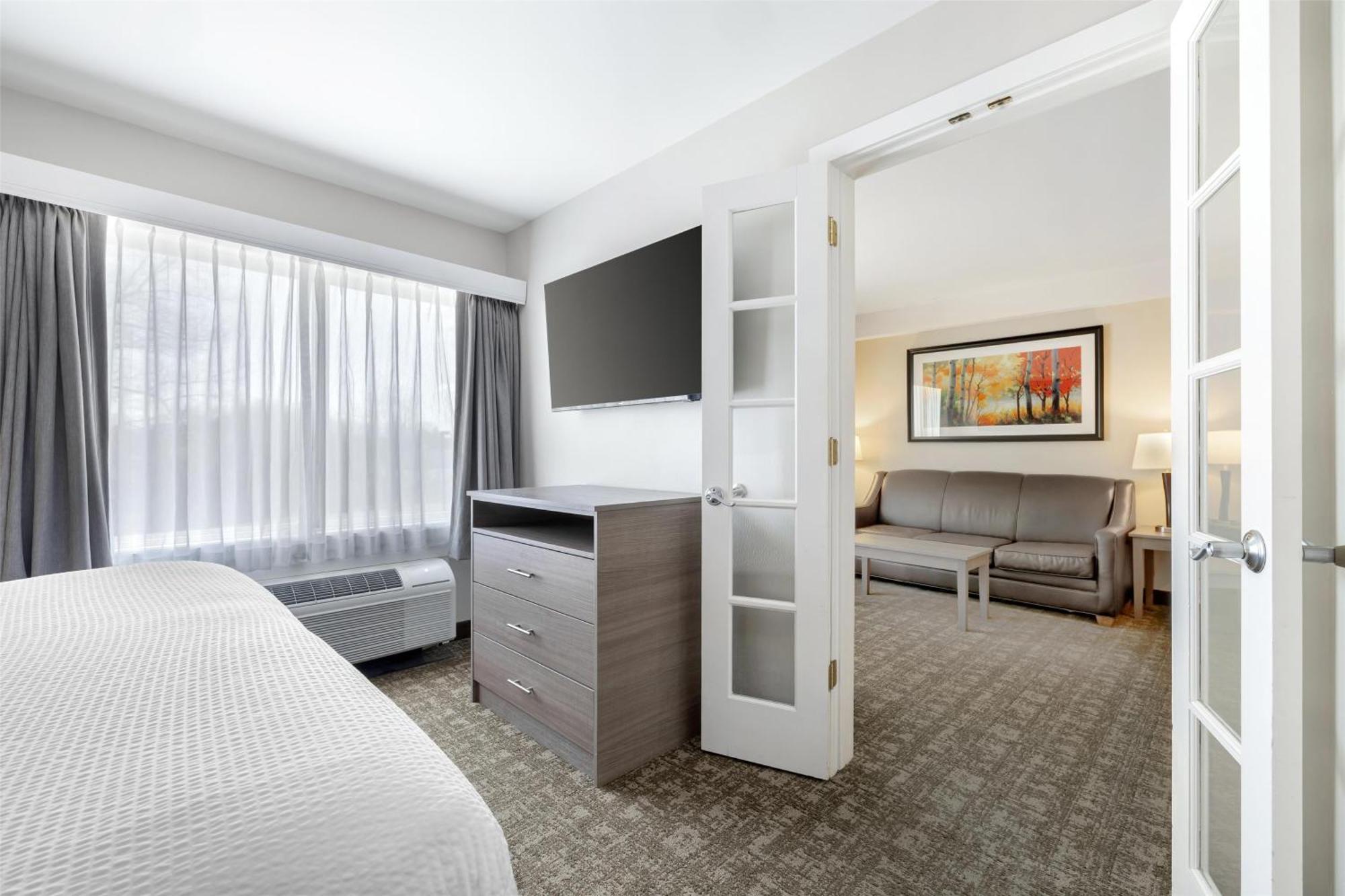Best Western Plus Windjammer Inn & Conference Center Берлингтон Экстерьер фото